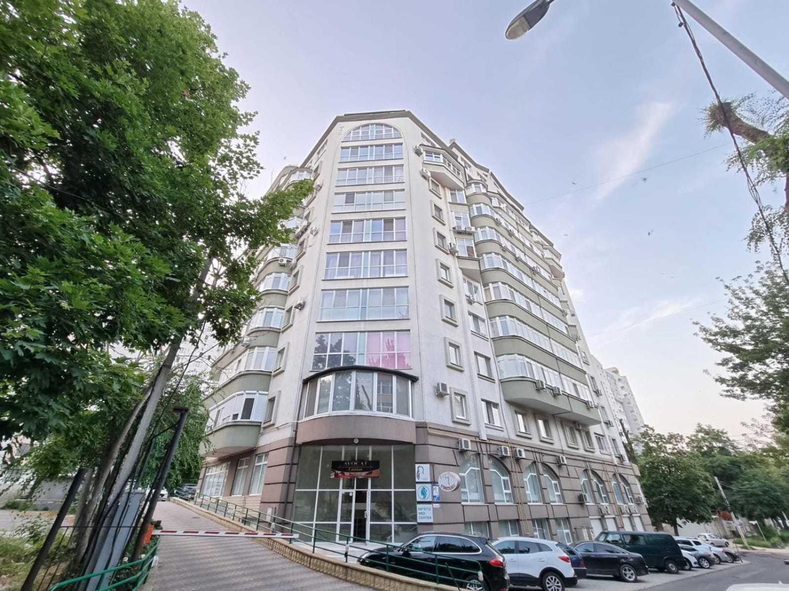 Tolstoi In Chisinau Close To Stefan Cel Mare Kültér fotó